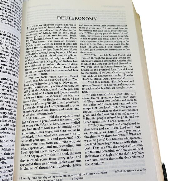 Vintage The Living Bible Paraphrased 1971 Hardcover See Photos 9" X 6" x 2" - Picture 6 of 7